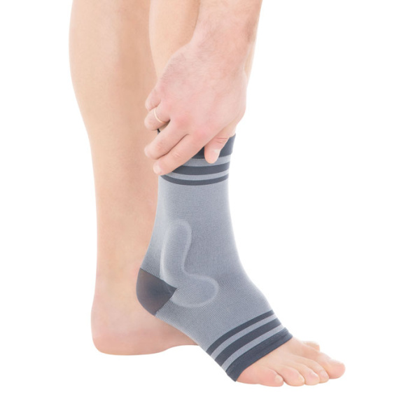 Бандаж компрессионный на голеностопный сустав с силиконовыми вкладышами Т.46.11 (Т-8611) Trives